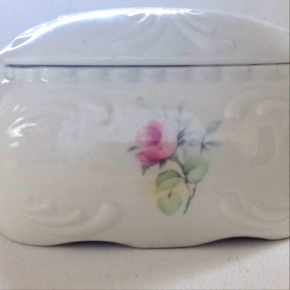 New Vintage Donegal China Jewelry Box